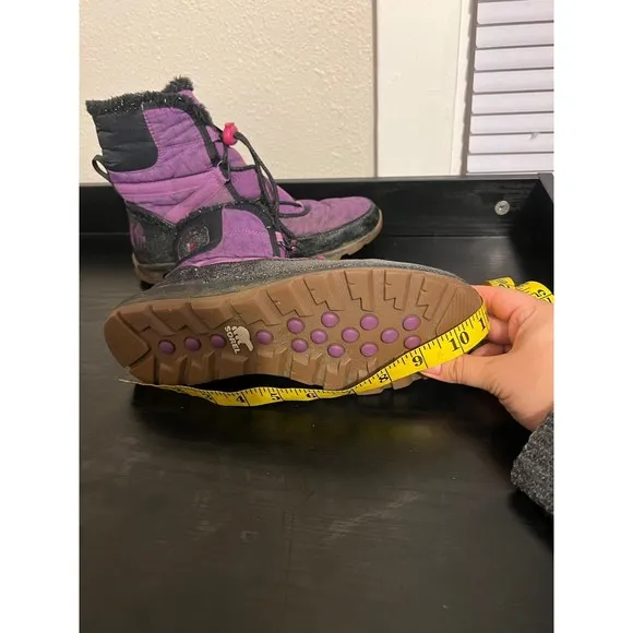 Sorel X Disney Frozen Purple winter boots size Youth 7