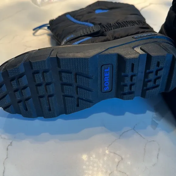 Sorel youth winter boots size 5