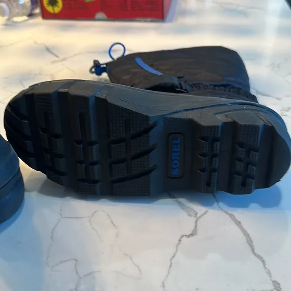 Sorel youth winter boots size 5