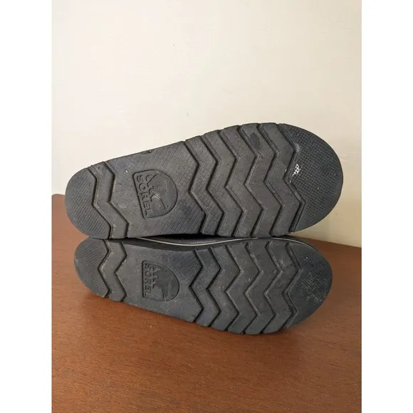 Sorrel Women's Winter Boots Size 8.5 Black Gray Adjustable Strap.