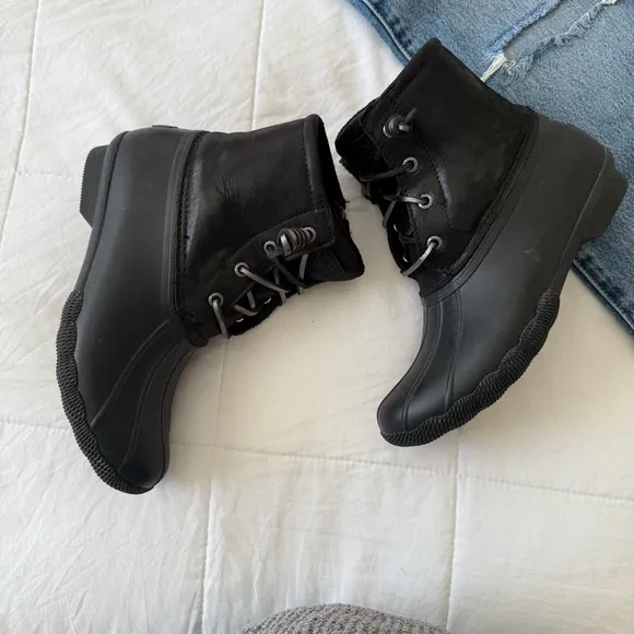 Sperry Saltwater Shimmer Black‎  Women Boots size 6.5