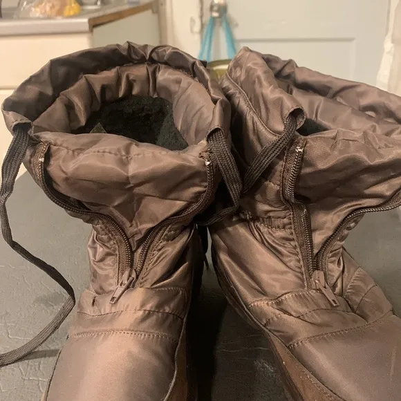 SPRING  STEP ANKLE BOOTS SIZE 8