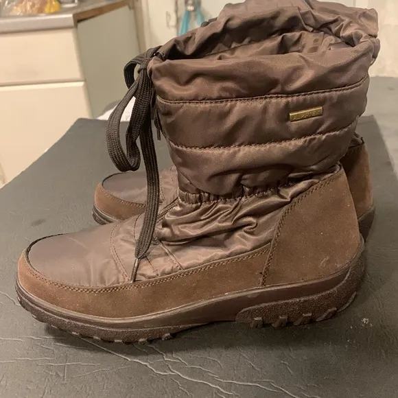 SPRING  STEP ANKLE BOOTS SIZE 8