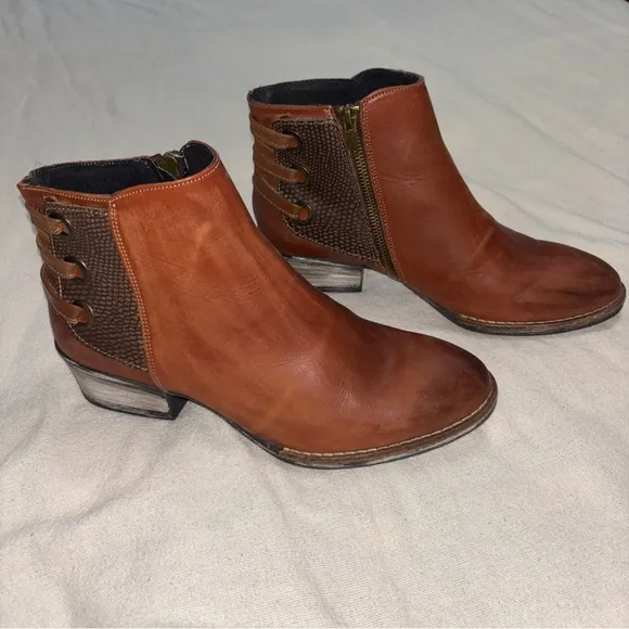 Sterling River Womens Sz9 Brown Shortie Bootie Rust Color Leather Lace Back‎