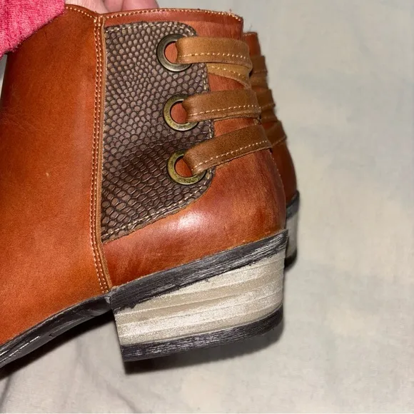 Sterling River Womens Sz9 Brown Shortie Bootie Rust Color Leather Lace Back‎