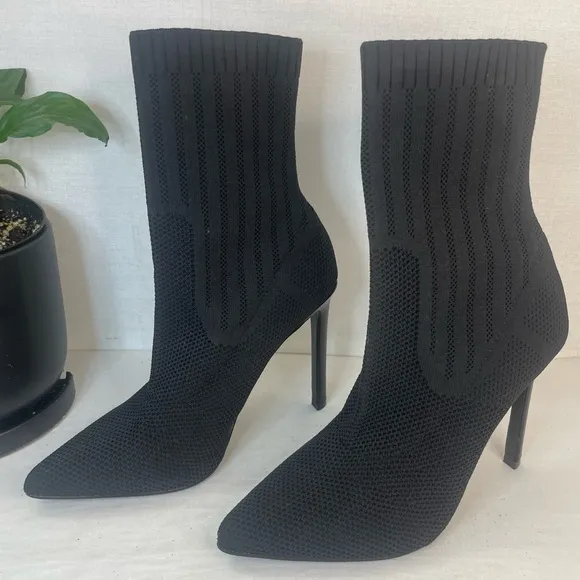 Steve Madden Discreet Boot in Black,‎ Size 7M