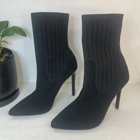 Steve Madden Discreet Boot in Black,‎ Size 7M