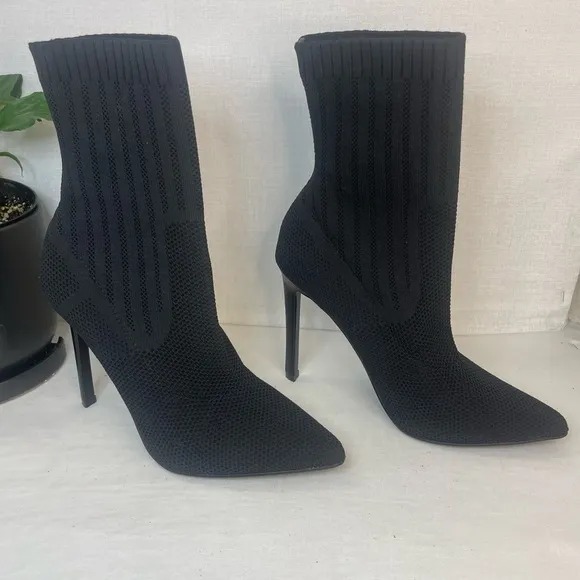 Steve Madden Discreet Boot in Black,‎ Size 7M