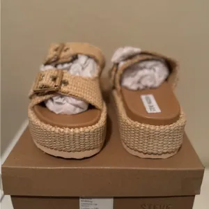 Steve Madden Women's Tan Raffia Sandals Size 7.5