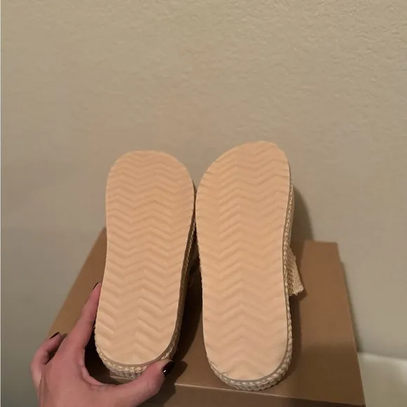 Steve Madden Women's Tan Raffia Sandals Size 7.5