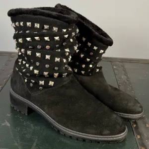 Stuart Weitzman Arctica Women's black suede faux fur studded boots Size 7.5