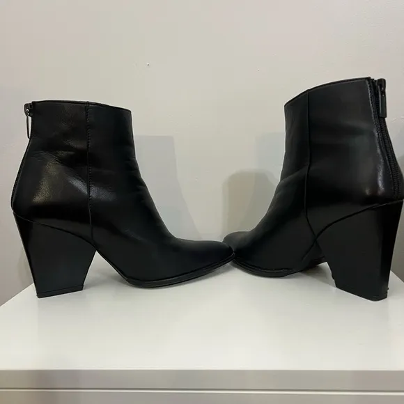 Stuart Weitzman Bedford Black LeatherAnkle Booties Size 6.5