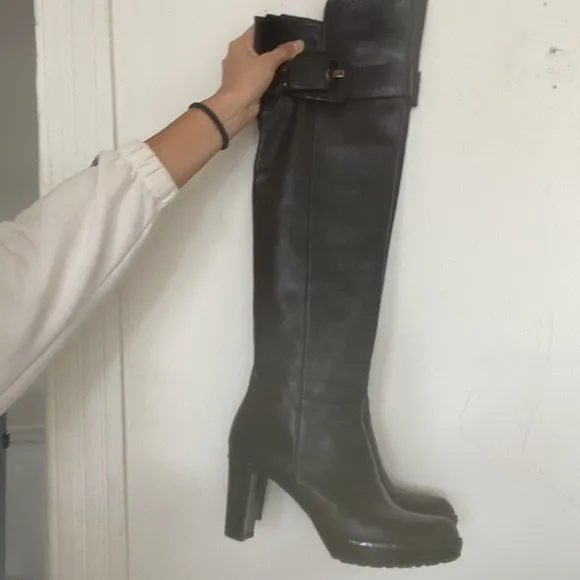 Stuart Weitzman Black Leather Over the knee boot