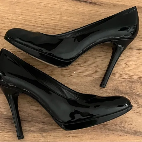 STUART WEITZMAN Black Patent Leather Stiletto Heels Pumps Womens 8.5 EUC
