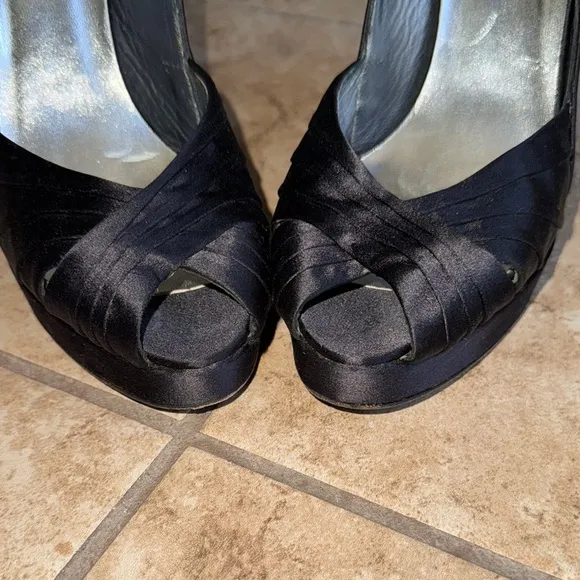 Stuart Weitzman Black Satin Slingback Heels Peep Toe Rhinestone Buckle SZ 7.5M