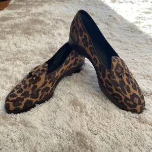 Stuart Weitzman Leopard Loafers with bow detail Size 10.5 SS