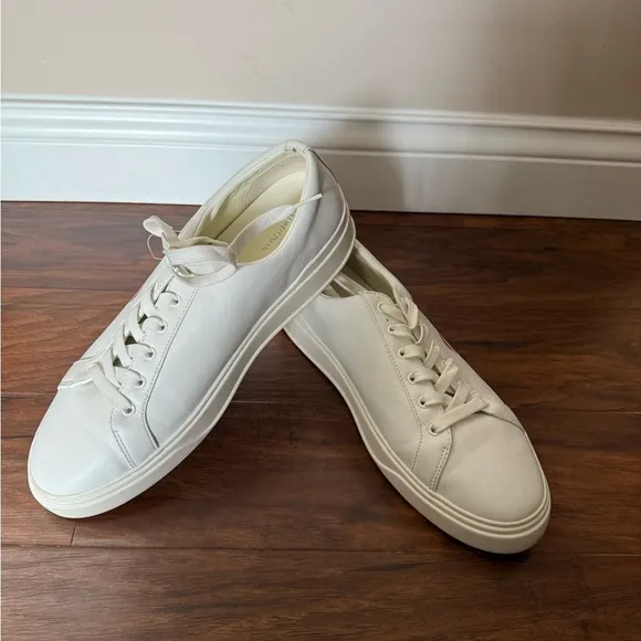 Stuart Weitzman Low Too Heart Men’s White leather Sneakers-Size 12