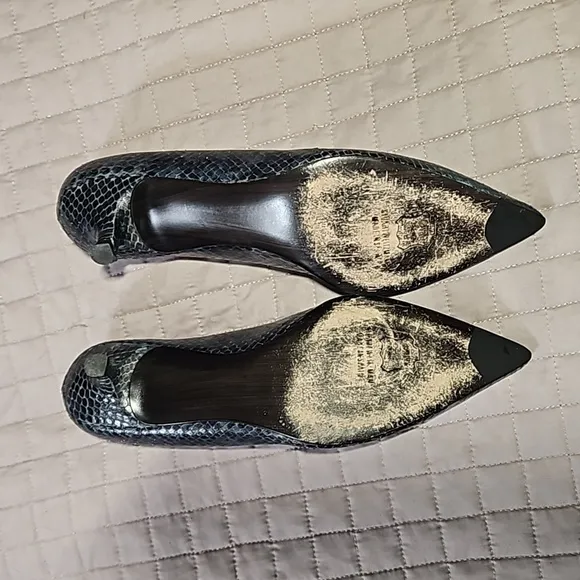 Stuart Weitzman Navy Blue Snakeskin Print Pointed Toe Kitten Heel Size 7.5