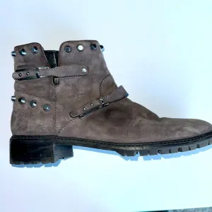 Stuart Weitzman Women's Go West Londra Gray Suede Studded Boots Size 10