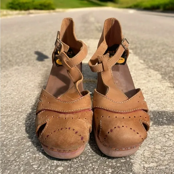 Swedish Hasbeens Leather Tan Wooden Wedge Heels/ Sandals Ankle Strap Toffel