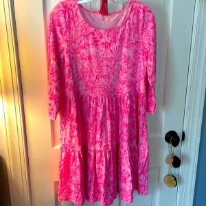 Sweet feminine and flattering! NWOT Lily Pulitzer, pink dress S 💕