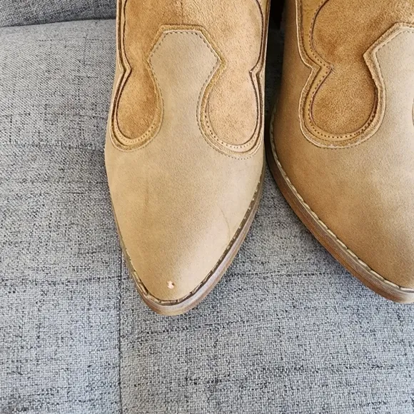 Tan Suede Western Ankle Boots Sise 8 Cowgirl Booties
