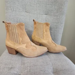 Tan Suede Western Ankle Boots Sise 8 Cowgirl Booties