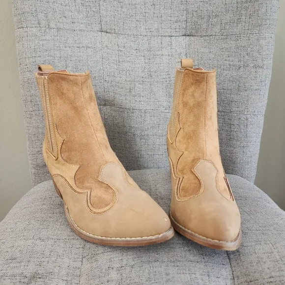 Tan Suede Western Ankle Boots Sise 8 Cowgirl Booties
