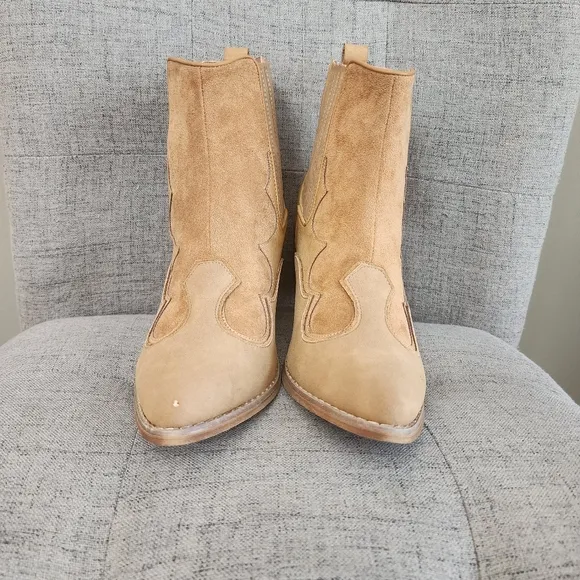 Tan Suede Western Ankle Boots Sise 8 Cowgirl Booties