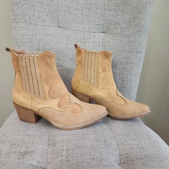 Tan Suede Western Ankle Boots Sise 8 Cowgirl Booties