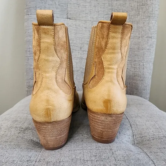 Tan Suede Western Ankle Boots Sise 8 Cowgirl Booties
