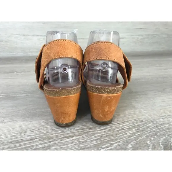 Taos Carousel 3 Strappy Women's Sandal US 9.5 Brown Leather Wedge Heel Casual