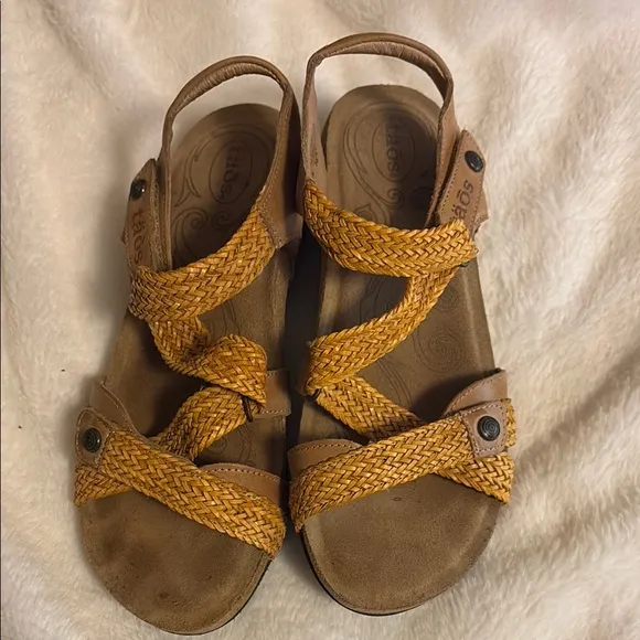 Taos Footwear Tan Sandals