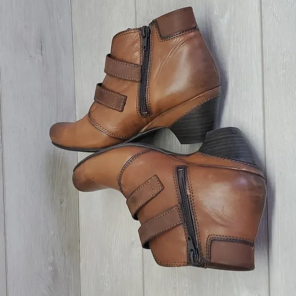 Taos Womens Alto Ankle Leather Wester Moto Booties shoes sz 37 US 6.5