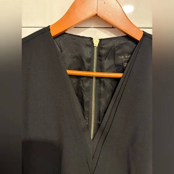 Ted Baker Saloted Elegant wool blend Black V neck Sheath Dress 6