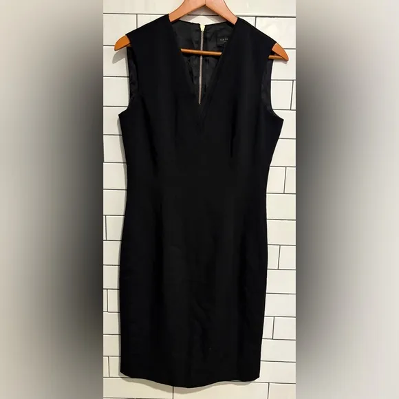 Ted Baker Saloted Elegant wool blend Black V neck Sheath Dress 6