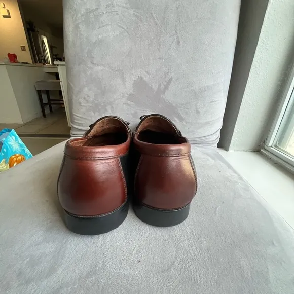 The Johnston Murphy Men's Aragon II Kiltie Tassel dress shoes men’s size 9W