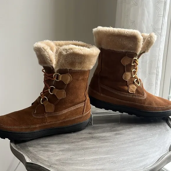 Timberland Ladies Mukluk Chestnut Suede leather winter boots size 9.5