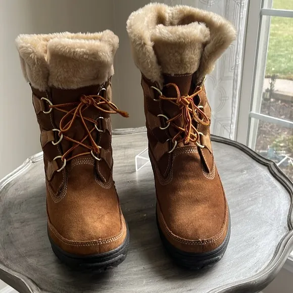Timberland Ladies Mukluk Chestnut Suede leather winter boots size 9.5