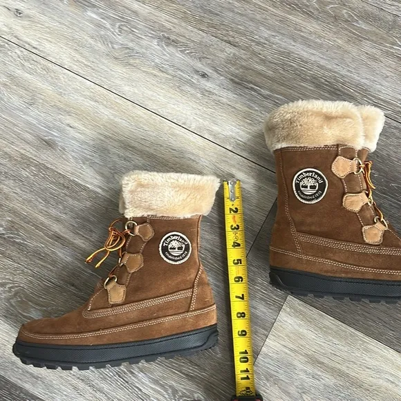 Timberland Ladies Mukluk Chestnut Suede leather winter boots size 9.5