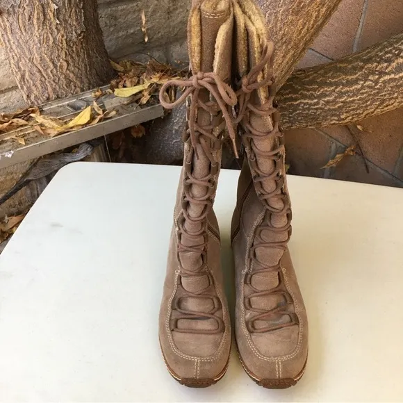 TIMBERLAND Tall Suede Lace Up Boots Oatmeal Size 8 Sherpa Lined