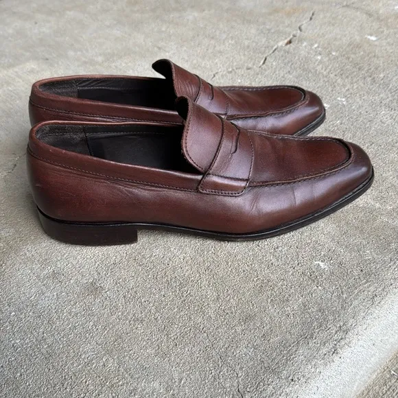 To Boot New York mens 9.5 brown leather penny loafer dress shoes EUC