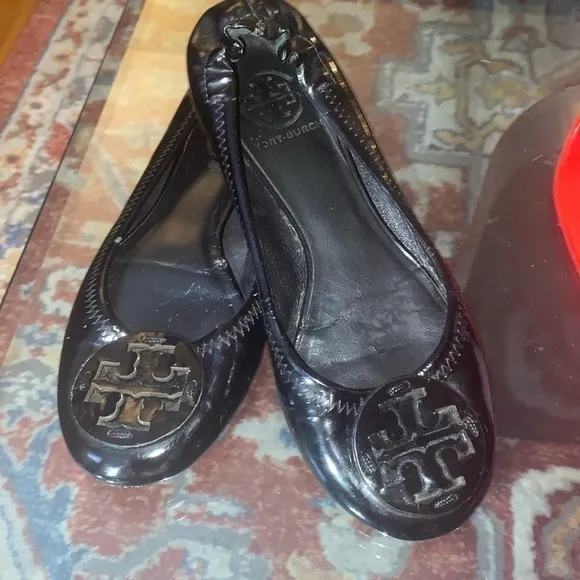 Tory Burch Black Patent Leather Medallion Logo Ballet Flats 5.5