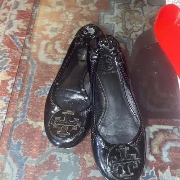 Tory Burch Black Patent Leather Medallion Logo Ballet Flats 5.5