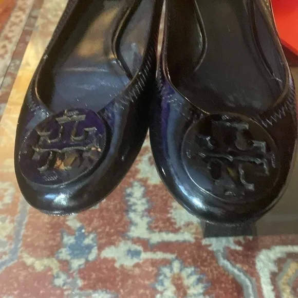 Tory Burch Black Patent Leather Medallion Logo Ballet Flats 5.5