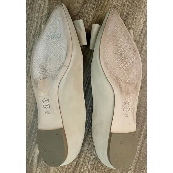TORY BURCH | Gold Logo Bow Suede Beige Ballet Flats‎ | Size: 6 M