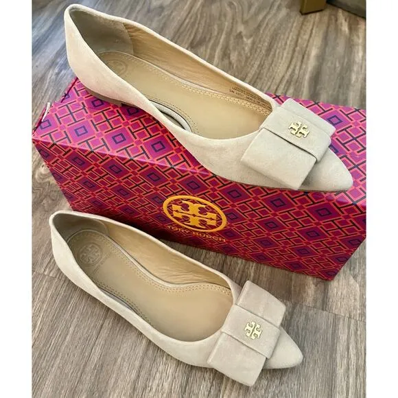 TORY BURCH | Gold Logo Bow Suede Beige Ballet Flats‎ | Size: 6 M