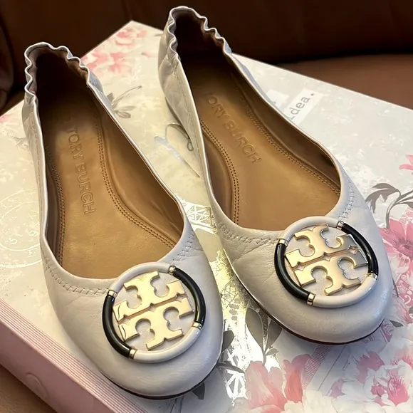 TORY BURCH Minnie Ballet Flats /Multi Logo /Rice Paper Size 7.5 GORGEOUS