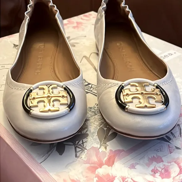 TORY BURCH Minnie Ballet Flats /Multi Logo /Rice Paper Size 7.5 GORGEOUS
