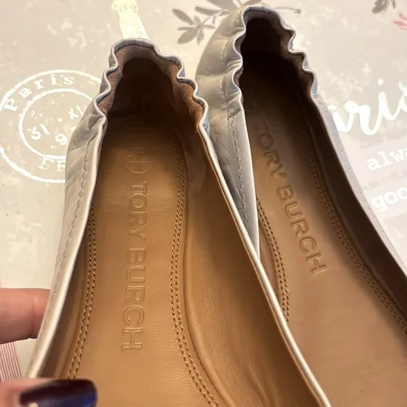 TORY BURCH Minnie Ballet Flats /Multi Logo /Rice Paper Size 7.5 GORGEOUS